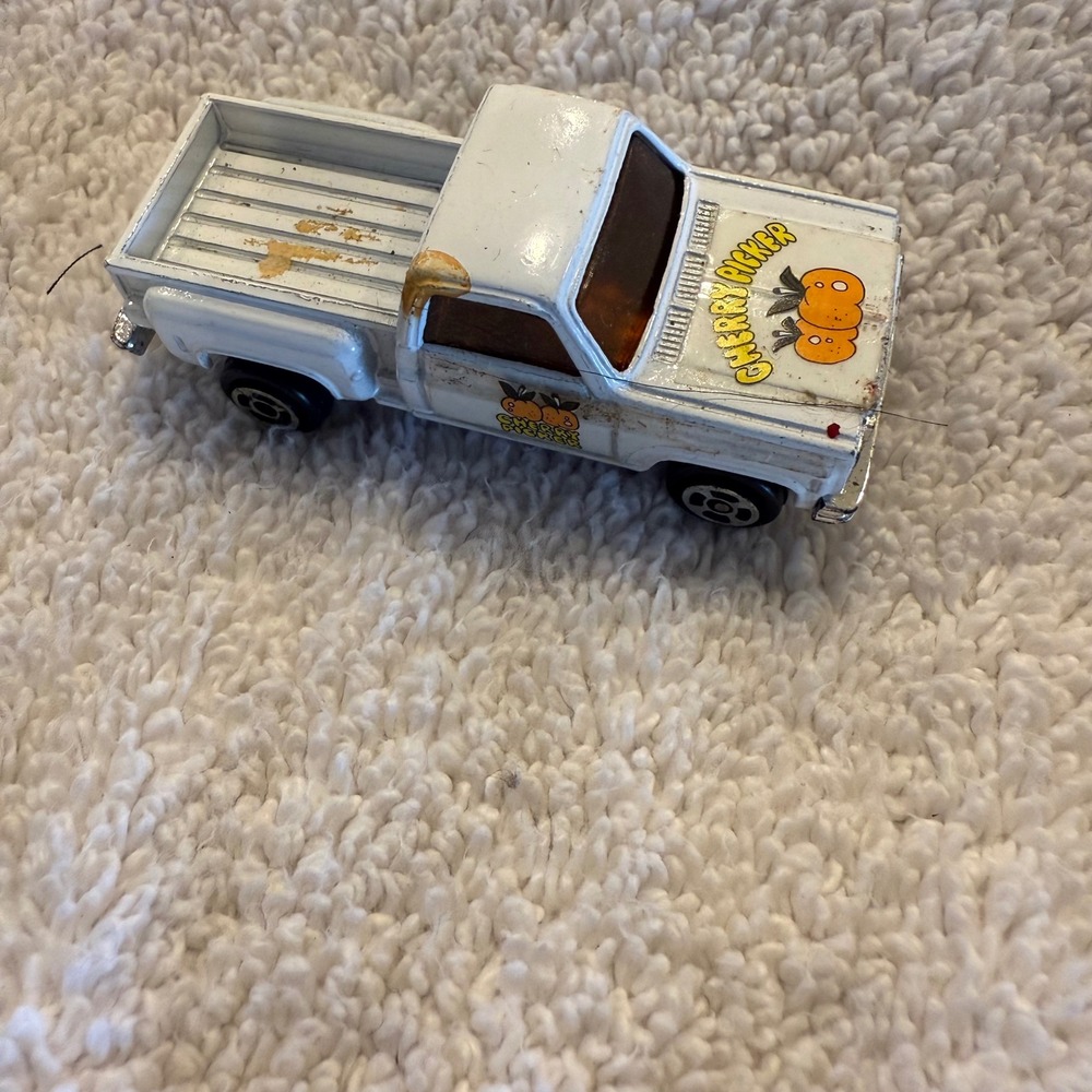 Vintage Chevrolet Cherry Picker Diecast Pickup Truck White Made in Hong Kong